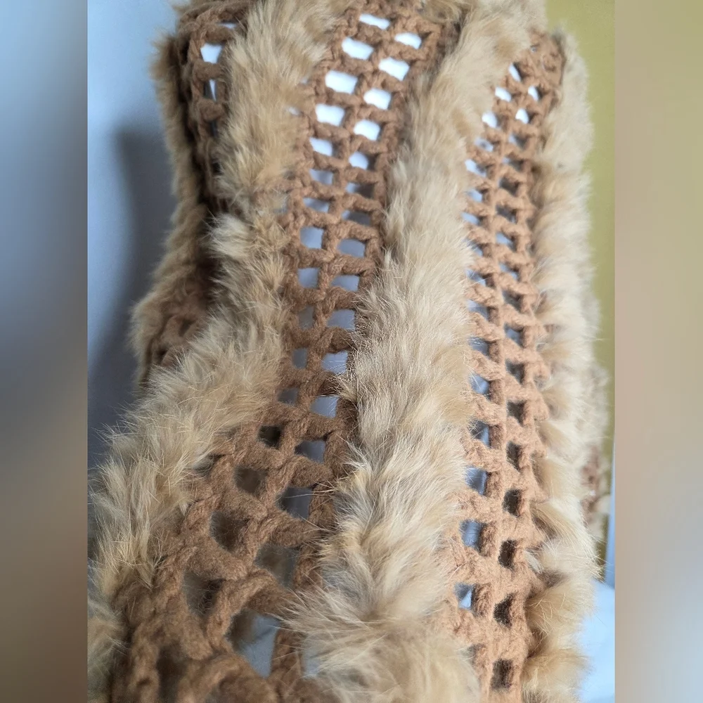 Neiman Marcus Brown Ponchi Wool and Cashmere with Rabbit Fur Trim - Picture 4 of 9